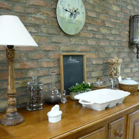 Les Pensees Bed & Breakfast *