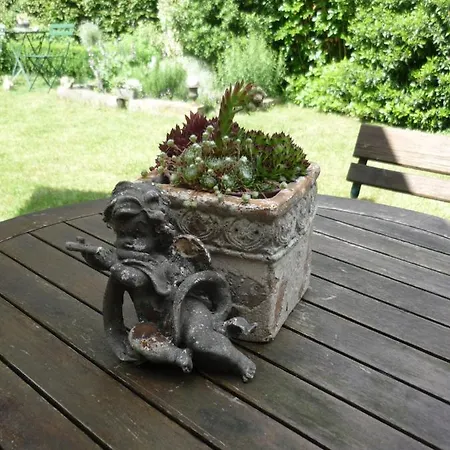 Les Pensees Bed & Breakfast