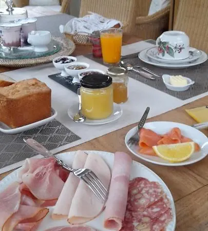 Les Pensees Bed & Breakfast 3*
